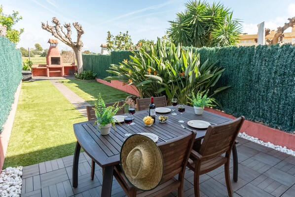 Outdoor dining - Acogedora casa cerca de la playa (Torredembarra)