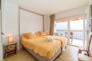 3 bedrooms, WiFi, bed sheets - Apartment with incredible sea view (Sant Andreu de Llavaneres)