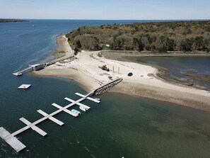 On the beach - Beautiful spacious beach house located on a private beach surrounded by nature. (Pocasset)
