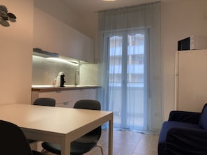 Lägenhet - 1 sovrum - balkong - utsikt mot staden | Interiör