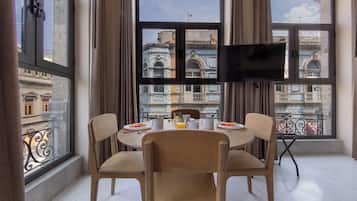 Grand Studio | Living area | TV