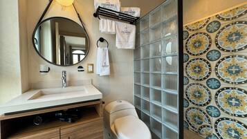 Shower, free toiletries, hair dryer, heated floors