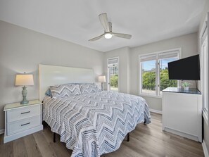 5 Schlafzimmer, Schreibtisch, Bügeleisen/Bügelbrett, WLAN