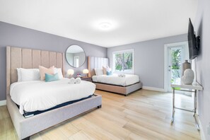 6 bedrooms, desk, iron/ironing board, travel cot - Miami Shores Dream Oasis, Home Cinema, Pool, Waterfront Views (Miami)