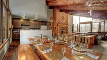 Chalet clásico, varias habitaciones | 8 habitaciones, insonorización y wifi gratis