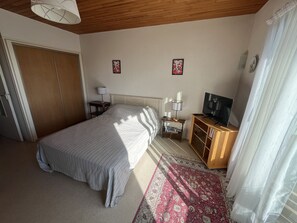 1 chambre, fer et planche à repasser, Wi-Fi, draps fournis