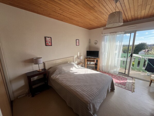 1 chambre, fer et planche à repasser, Wi-Fi, draps fournis