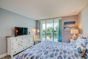 3 bedrooms, desk, iron/ironing board, WiFi - The Sunset Factory: Fabulous condo with direct Pensacola Bay views - (Pensacola Beach)