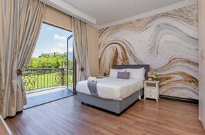 7 bedrooms, in-room safe, desk, iron/ironing board