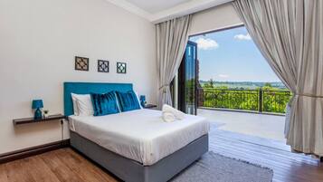 7 多间卧室、客房内保险箱、办公桌、熨斗/熨衣板