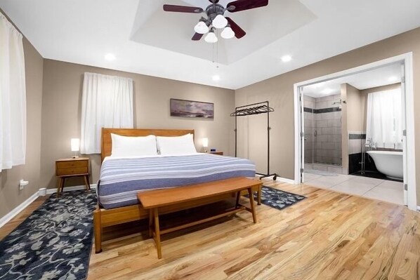 3 bedrooms, desk, iron/ironing board, free WiFi