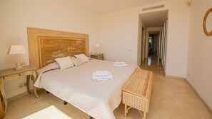 3 dormitorios, tabla de planchar con plancha, wifi gratis y ropa de cama