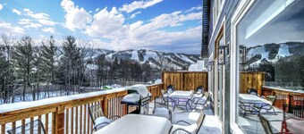 Brand New 7 bdrm Luxury Cottage with Private Beach Access, BBQ,7.5 baths, Hot Tub, Ping Pong Table