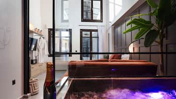 Suite familiar | Bañera de hidromasaje privada