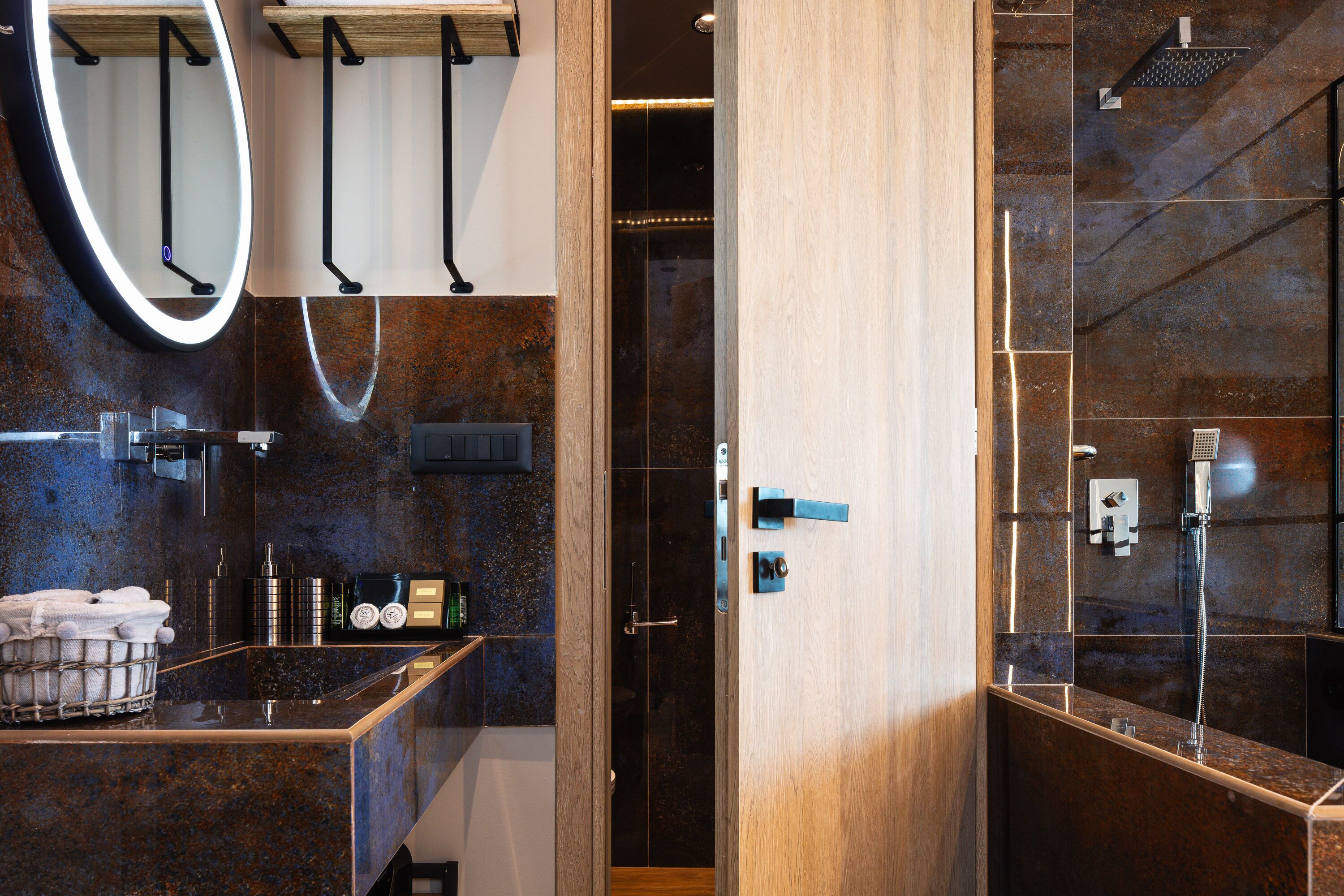 Suite – junior | Bad | Kombinert dusj/badekar, boblebad og toalettartikler (inkludert)