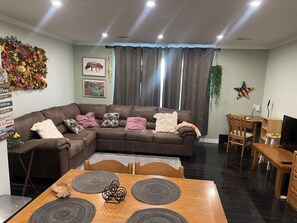 Smart TV - Amazing, 1 1-bedroom condo close to the Airport, Downtown, and freeway access. (Salt Lake City)
