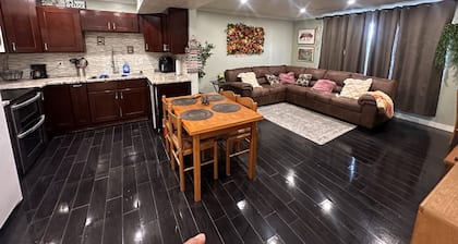 Amazing, 1 1-bedroom condo close to the Airport, Downtown, and freeway access.