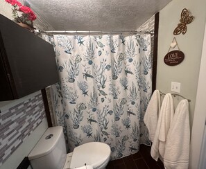 Shower, towels, soap, shampoo - Amazing, 1 1-bedroom condo close to the Airport, Downtown, and freeway access. (Salt Lake City)