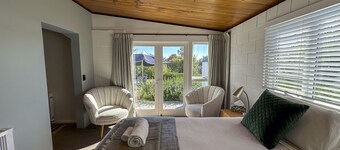 Sunset Sanctuary - Havelock North Holiday Home