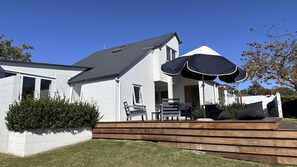 Terrace/patio - Sunset Sanctuary - Havelock North Holiday Home (Havelock North)