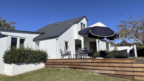 Sunset Sanctuary - Havelock North Holiday Home