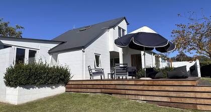 Sunset Sanctuary - Havelock North Holiday Home