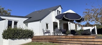 Sunset Sanctuary - Havelock North Holiday Home