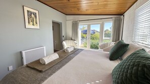 3 habitaciones, tabla de planchar con plancha, wifi y ropa de cama 