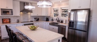 Marina Hillside Lakefront Retreat