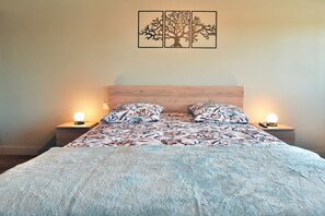 1 bedroom, iron/ironing board, travel cot, free WiFi - Charmante Maison de Campagne au Calme au Coeur de la Baie du Mont-saint-michel (Saint-Marcan)
