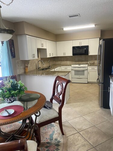 Cozy Palm Bay accommodation 