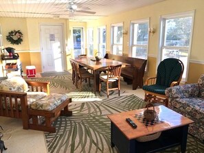 Interior - Turner Inn 2
Spacious bayside 7 bedroom, 4.5 bathroom home in Surf City. (Surf City)