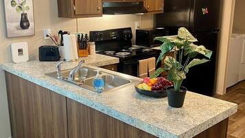Coffee/tea maker, fridge, microwave, oven
