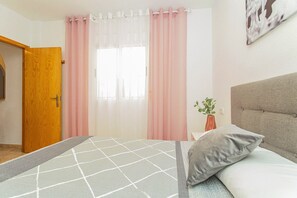 2 sovrum, strykjärn/strykbräda, gratis wi-fi och sängkläder