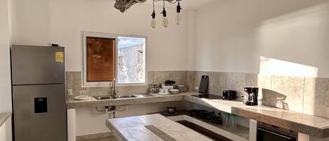 冰箱、微波炉、烤箱、烤面包机