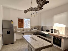 Refrigerador, microondas, horno, tostadora