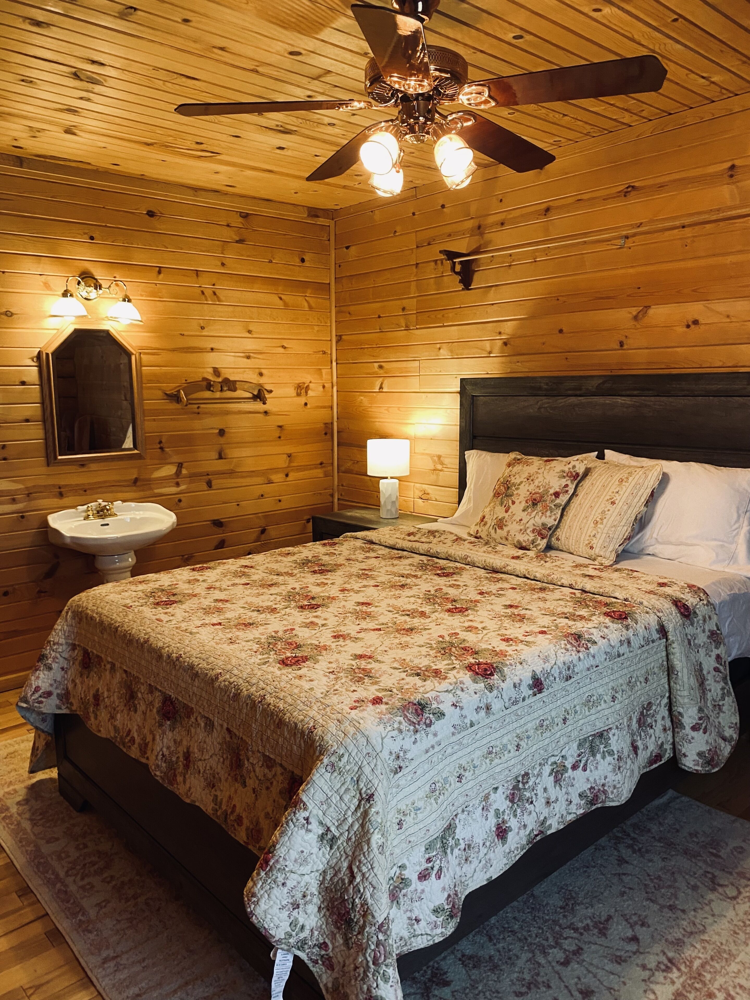 3 bedrooms, iron/ironing board, travel crib, WiFi (free)
