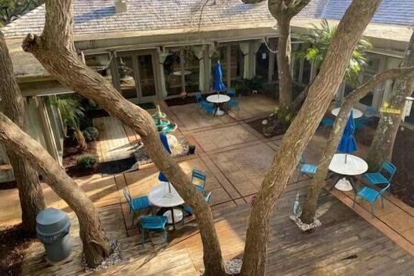 屋外ダイニングエリア