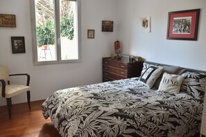 3 slaapkamers, een strijkplank/strijkijzer, wifi, beddengoed