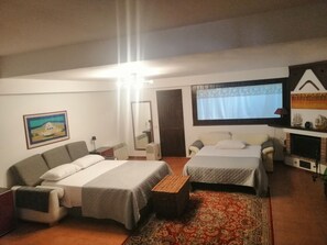 2 slaapkamers, een strijkplank/strijkijzer, gratis wifi, beddengoed