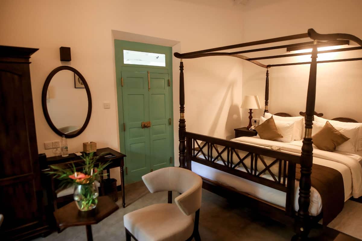 Quarto casal luxo, vista para o jardim | Roupas de cama premium, individualmente decorados
