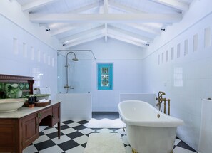 Premier Double Room, Garden View | Bathroom