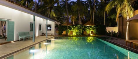 Outdoor pool, open 7:00 AM to 8:00 PM, pool umbrellas, pool loungers