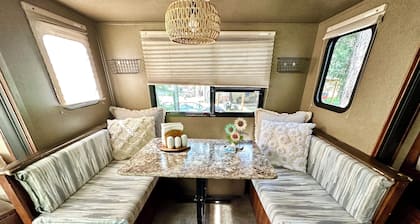 Cozy Travel Trailer and Up River Get Away. Hike, Fish, Float, Relax!