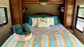 1 bedroom, bed sheets