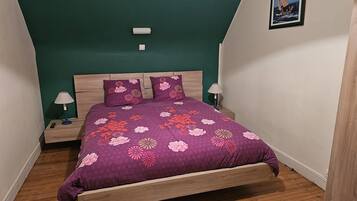 3 bedrooms, iron/ironing board, travel cot, free WiFi