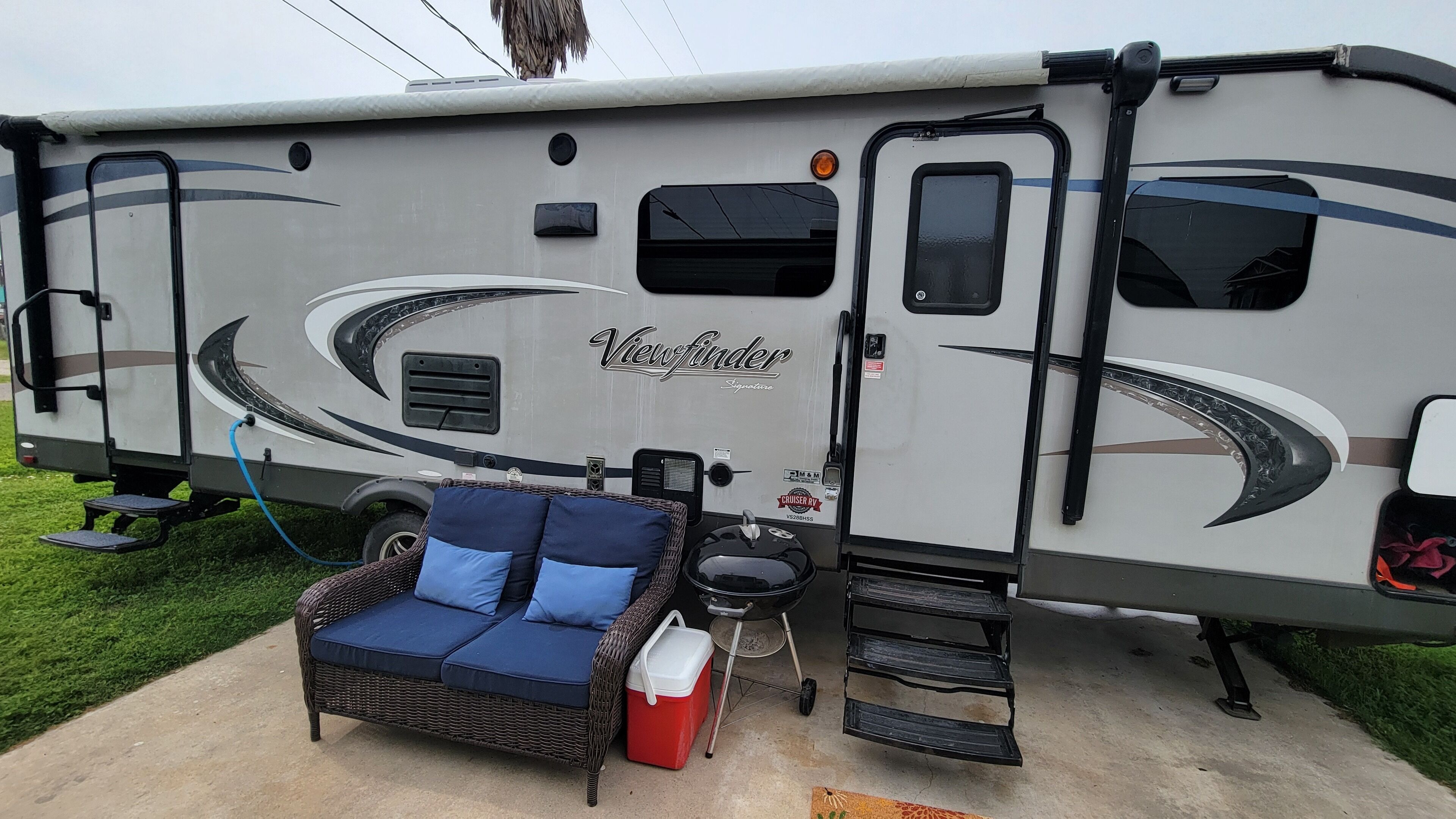 "Seabiscuit" Cozy RV steps away from Surfside beach, Freeport, TX, fishing, swim