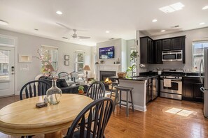 Fridge, microwave, oven, stovetop - Cozy Retreat ~ Near DT + Pet Friendly (North Charleston)