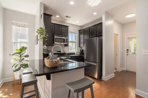 Fridge, microwave, oven, stovetop - Cozy Retreat ~ Near DT + Pet Friendly (North Charleston)