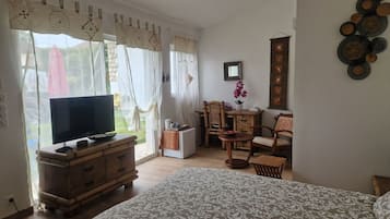 1 bedroom, desk, WiFi, bed sheets